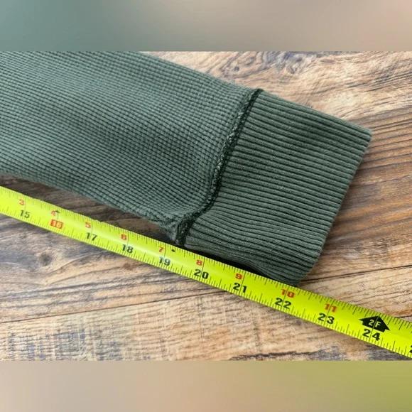 Hollister Men's Waffle Knit Long Sleeve Olive Green Casual Top, Size Medium - Picture 8 of 10